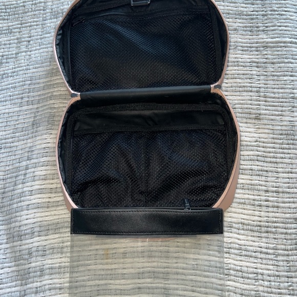 Away Blush Pink Hanging Toiletry Bag - Picture 4 of 9